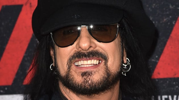 Mötley Crüe's Nikki Sixx Celebrates 25 Years of Sobriety