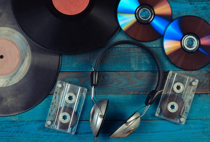 Vinyl Records vs CDs - Music Record Shop