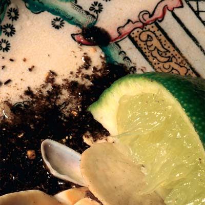 DONATO DOZZY Plays Bee Mask